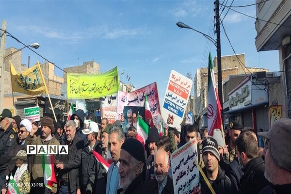 حضور پرشور دانش‌آموزان خرمدره در راهپیمایی ۲۲ بهمن