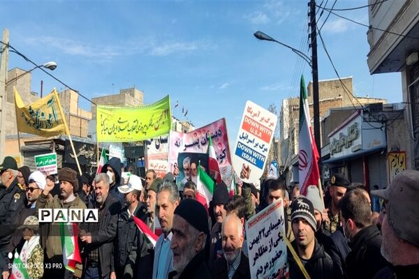 حضور پرشور دانش‌آموزان خرمدره در راهپیمایی ۲۲ بهمن