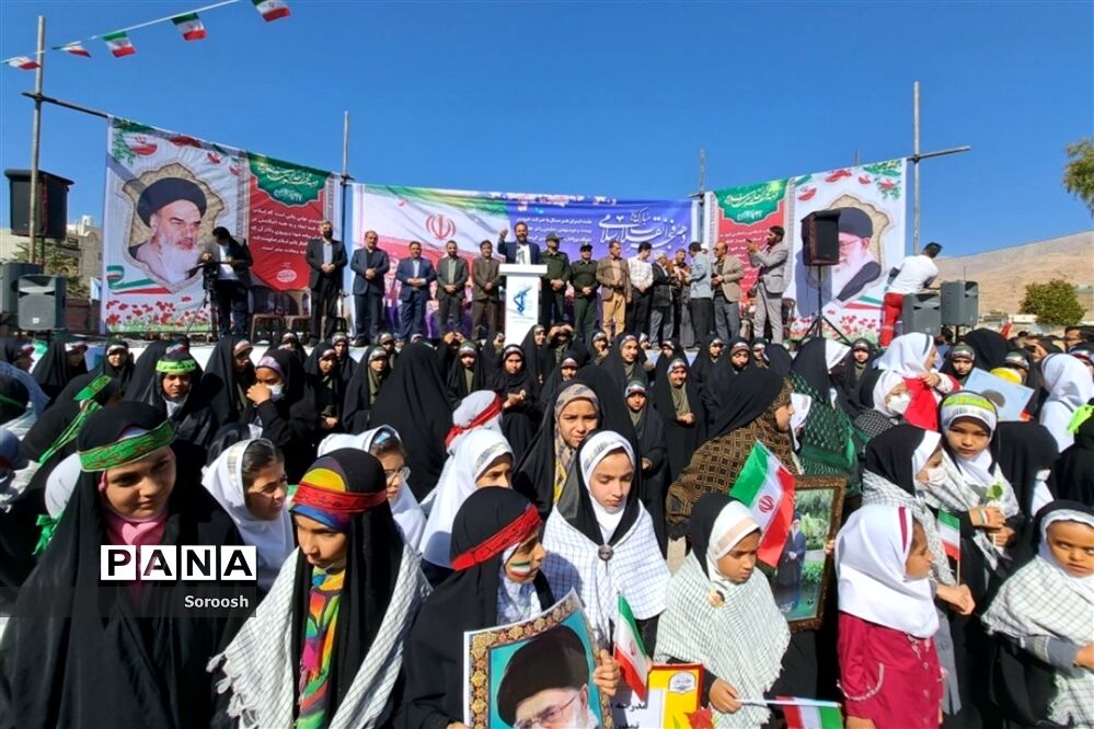 دانش‌آموزان همیشه همراه و پشتیبان جمهوری اسلامی ایران خواهند بود