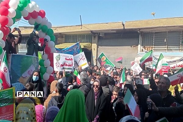 شرکت گسترده مردم شهرستان فریدن در راهپیمایی ٢٢ بهمن