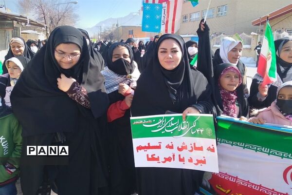 شرکت گسترده مردم شهرستان فریدن در راهپیمایی ٢٢ بهمن