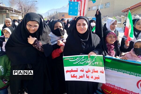 شرکت گسترده مردم شهرستان فریدن در راهپیمایی ٢٢ بهمن