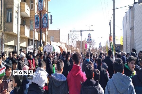 حضور پرشور مردم شهرستان فلاورجان در راهپیمایی ٢٢ بهمن