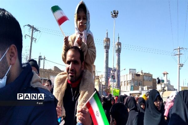 حضور پرشور مردم شهرستان فلاورجان در راهپیمایی ٢٢ بهمن