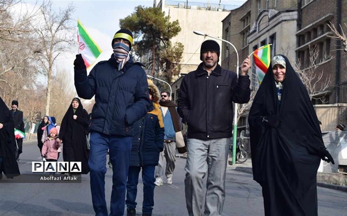 حضور پرشور دانش‌آموزان در راهپیمایی ۲۲ بهمن، نشان دهنده پایبندی دهه هشتادی ها به انقلاب اسلامی است