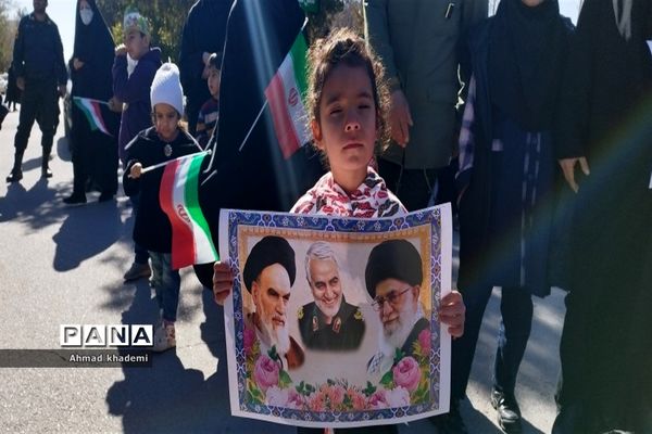 حضور کودکان و نوجوانان ارسنجانی در راهپیمایی ۲۲بهمن