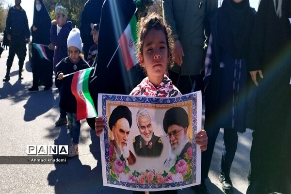 حضور کودکان و نوجوانان ارسنجانی در راهپیمایی ۲۲بهمن