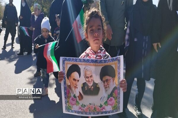 حضور کودکان و نوجوانان ارسنجانی در راهپیمایی ۲۲بهمن