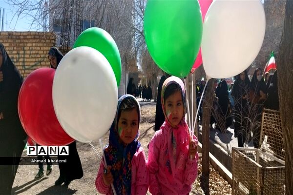 حضور کودکان و نوجوانان ارسنجانی در راهپیمایی ۲۲بهمن