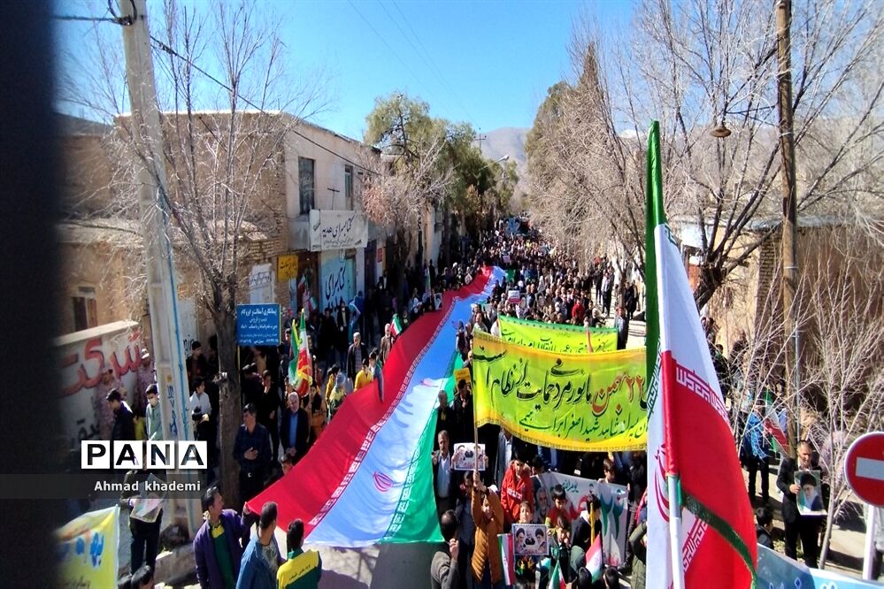 حضور کودکان و نوجوانان ارسنجانی در راهپیمایی ۲۲بهمن