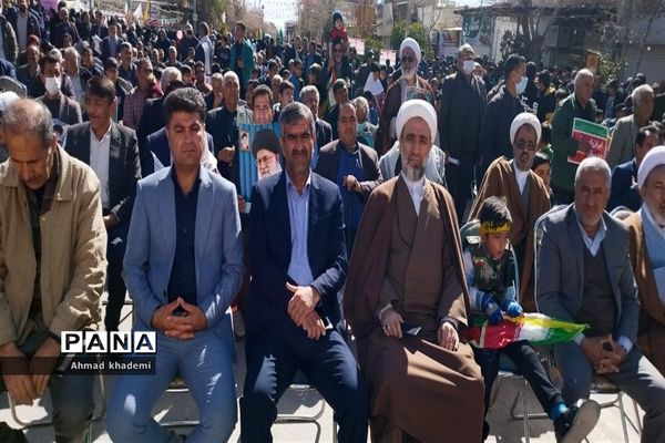 حضور کودکان و نوجوانان ارسنجانی در راهپیمایی ۲۲بهمن