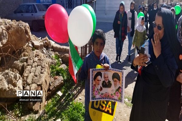 حضور کودکان و نوجوانان ارسنجانی در راهپیمایی ۲۲بهمن