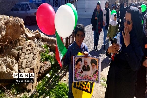 حضور کودکان و نوجوانان ارسنجانی در راهپیمایی ۲۲بهمن