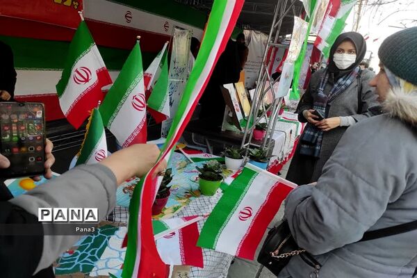حضور مسئولان، فرهنگیان و دانش‌آموزان آموزش و پرورش منطقه ۳ در راهپیمایی ۲۲ بهمن۱۴۰۱