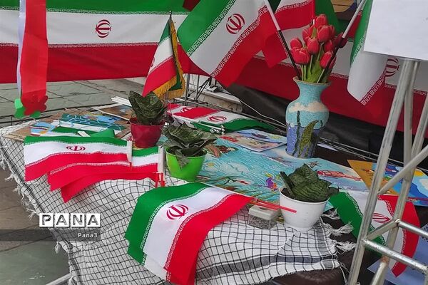 حضور مسئولان، فرهنگیان و دانش‌آموزان آموزش و پرورش منطقه ۳ در راهپیمایی ۲۲ بهمن۱۴۰۱