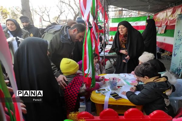 حضور مسئولان، فرهنگیان و دانش‌آموزان آموزش و پرورش منطقه ۳ در راهپیمایی ۲۲ بهمن۱۴۰۱