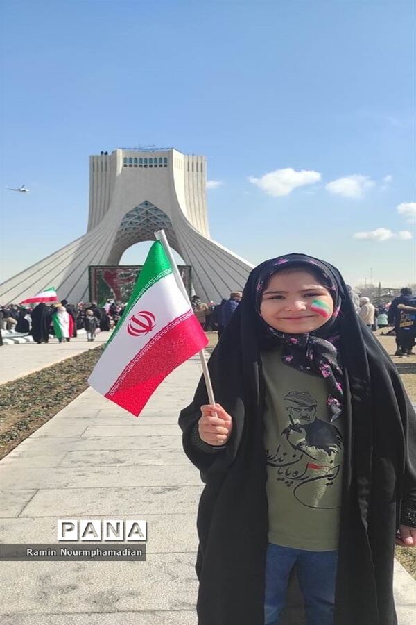 حضور چشم نواز فرزندان دهه نودی انقلاب در راهپیمایی 22 بهمن