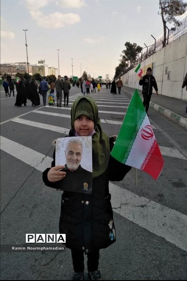 حضور چشم نواز فرزندان دهه نودی انقلاب در راهپیمایی 22 بهمن