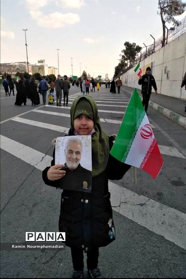 حضور چشم نواز فرزندان دهه نودی انقلاب در راهپیمایی 22 بهمن