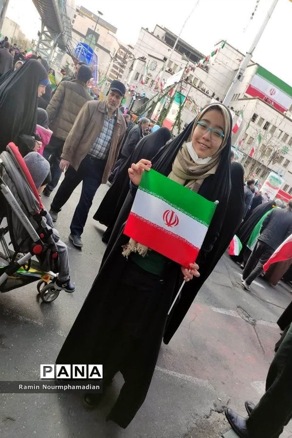 حضور چشم نواز فرزندان دهه نودی انقلاب در راهپیمایی 22 بهمن