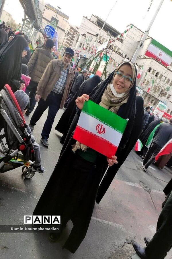 حضور چشم نواز فرزندان دهه نودی انقلاب در راهپیمایی 22 بهمن
