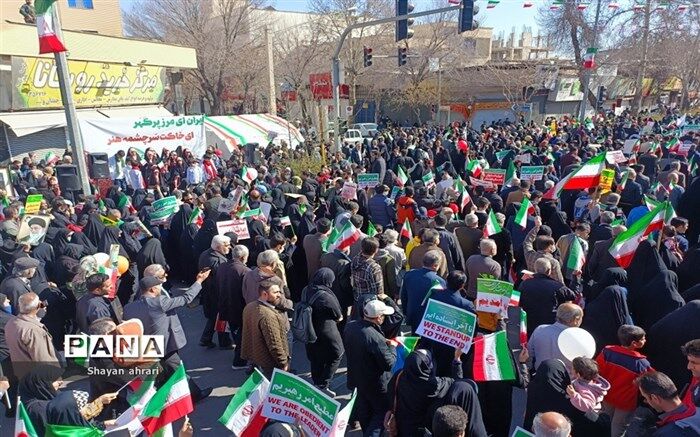 حضور پرشور دانش‌آموزان خرم بید در راهپیمایی 22 بهمن/ فیلم