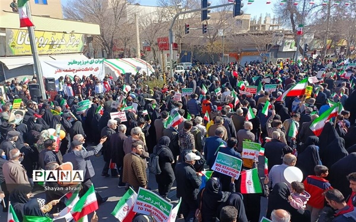 حضور پرشور دانش‌آموزان خرم بید در راهپیمایی 22 بهمن/ فیلم