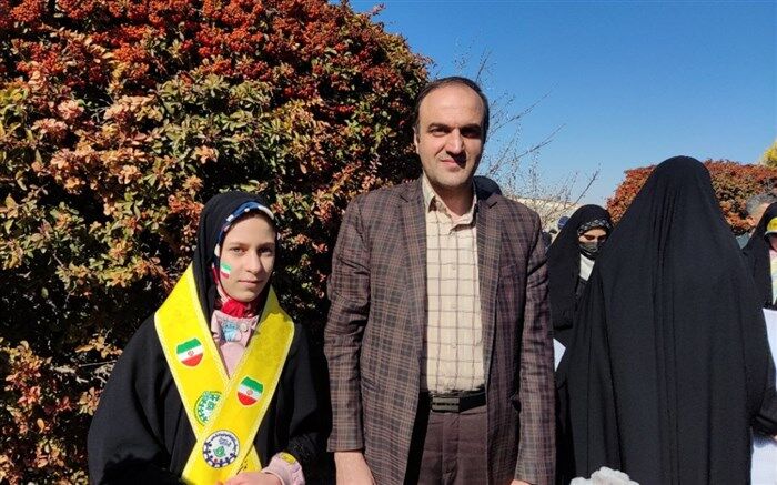 دانش‌آموزان اصفهانی از دلایل حضور خود در راهپیمایی ٢٢ بهمن می‌گویند/فیلم