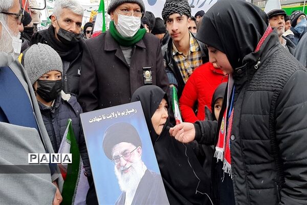 نمایش حضور مردم در راهپیمایی ۲۲ بهمن ۱۴۰۱ مشهد مقدس