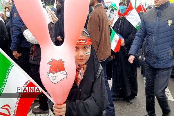 نمایش حضور مردم در راهپیمایی ۲۲ بهمن ۱۴۰۱ مشهد مقدس