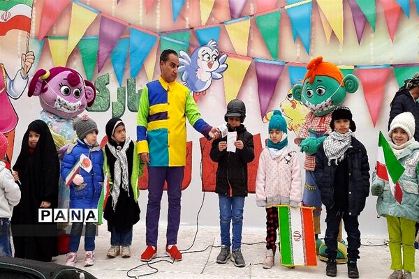 نمایش حضور مردم در راهپیمایی ۲۲ بهمن ۱۴۰۱ مشهد مقدس
