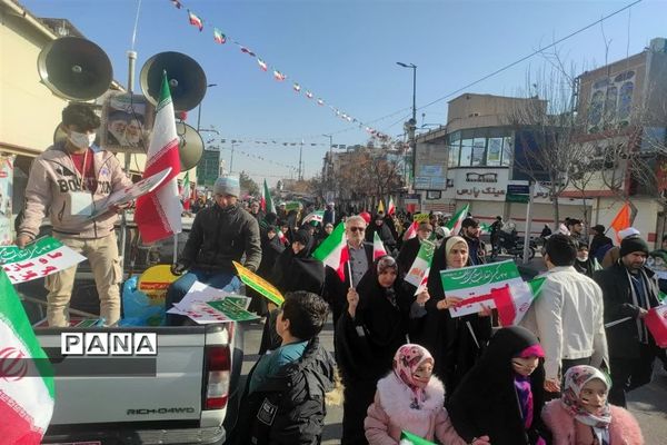 راهپیمایی مردم قم در یوم الله 22 بهمن-1