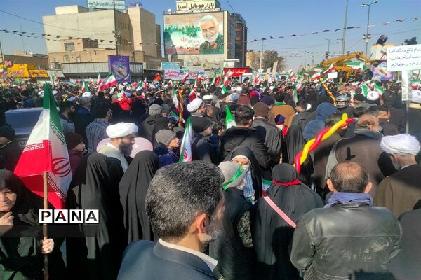 راهپیمایی مردم قم در یوم الله 22 بهمن-1