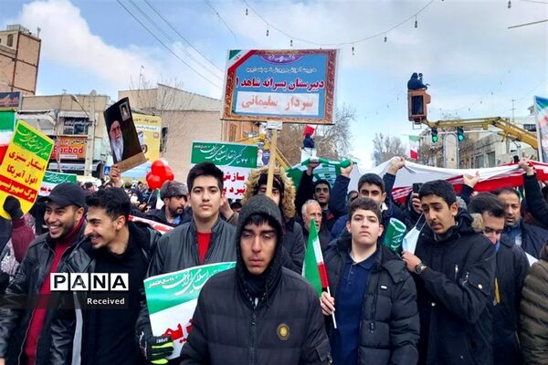 حضور پرشور فرهنگیان و دانش‌آموزان آذربایجان‌غربی در راهپیمایی ۲۲بهمن