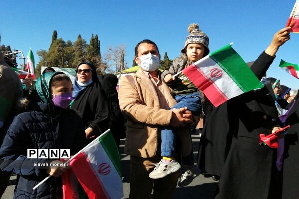 حضور کودکان شیرازی در راهپیمایی 22 بهمن
