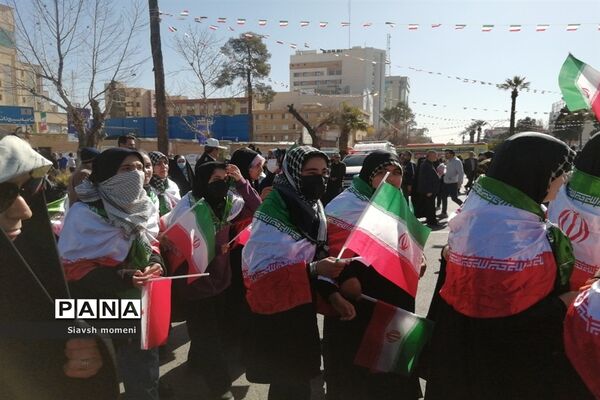حضور کودکان شیرازی در راهپیمایی 22 بهمن