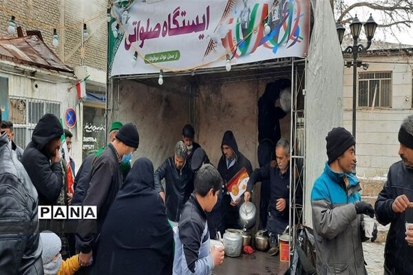 حضور پرشور دانش‌آموزان و فرهنگیان شهرستان طرقبه شاندیز در راهپیمایی ۲۲ بهمن ۱۴۰۱