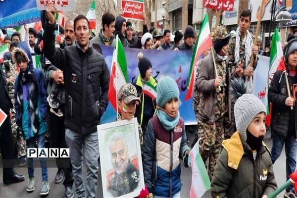 حضور پرشور دانش‌آموزان و فرهنگیان شهرستان طرقبه شاندیز در راهپیمایی ۲۲ بهمن ۱۴۰۱