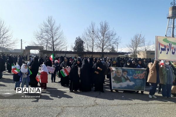 حضور پرشور و نشاط دهه هشتادی و نودی ها در راهپیمایی