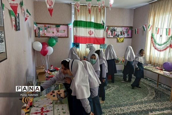 برگزاری نمایشگاه دست‌سازه‌های دانش‌آموزان در دبستان کوثر رودهن