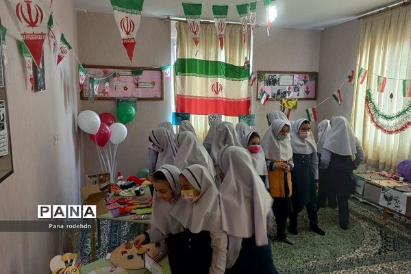 برگزاری نمایشگاه دست‌سازه‌های دانش‌آموزان در دبستان کوثر رودهن
