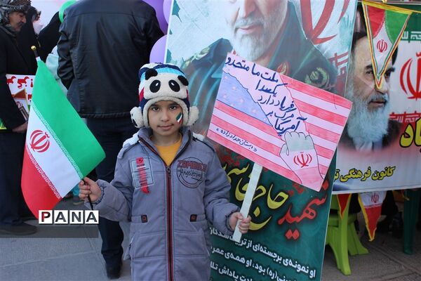 حضور گسترده مردم اصفهان در راهپیمایی ٢٢ بهمن