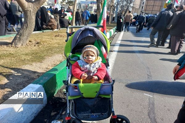 دانش‌آموزان منطقه ۱۰ در جشن ۴۴ سالگی انقلاب، جلوه‌ای ازاقتدارملت ایران را نشان دادند