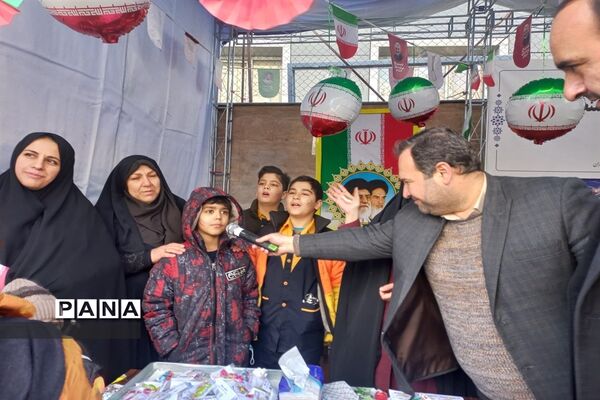 دانش‌آموزان منطقه ۱۰ در جشن ۴۴ سالگی انقلاب، جلوه‌ای ازاقتدارملت ایران را نشان دادند