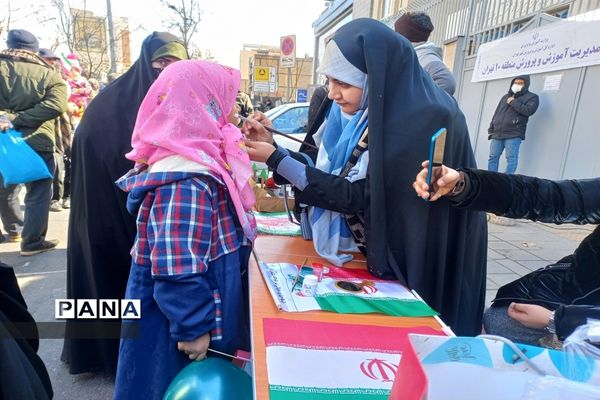 دانش‌آموزان منطقه ۱۰ در جشن ۴۴ سالگی انقلاب، جلوه‌ای ازاقتدارملت ایران را نشان دادند
