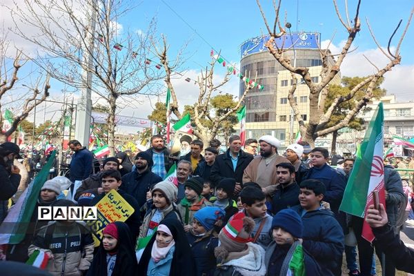 دانش‌آموزان منطقه ۱۰ در جشن ۴۴ سالگی انقلاب، جلوه‌ای ازاقتدارملت ایران را نشان دادند