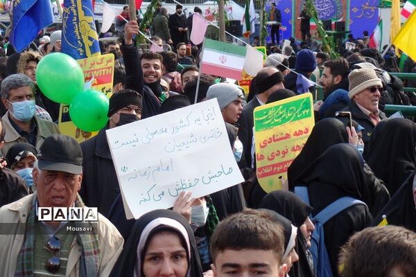 حضور پر شور نسل‌ها در راهپیمایی ۲۲ بهمن