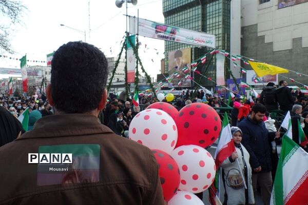حضور پر شور نسل‌ها در راهپیمایی ۲۲ بهمن