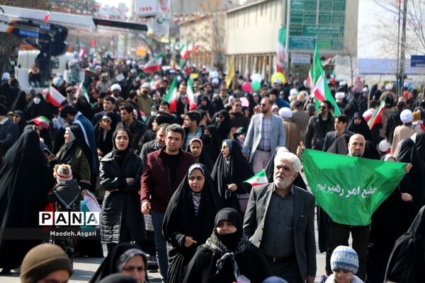 شور حماسی مردم قم و نوجوانان در راهپیمایی 22 بهمن-3