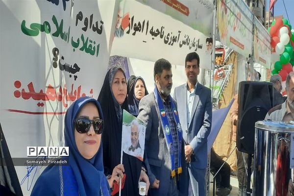 پیشتازان ناحیه یک اهواز در راهپیمایی  ٢٢ بهمن